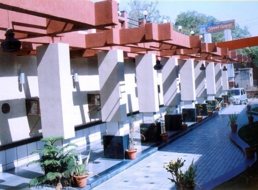 Hotel Sheel Gopal Vision Mathura Exterior foto